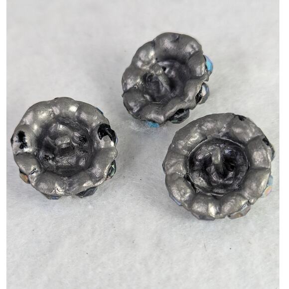 3 Vtge 70"s blue aurora buttons 1 1/8"pot metal backsMade of domed beads EVC - Picture 4 of 4